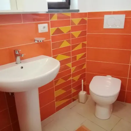 Anfora Arancione アパート