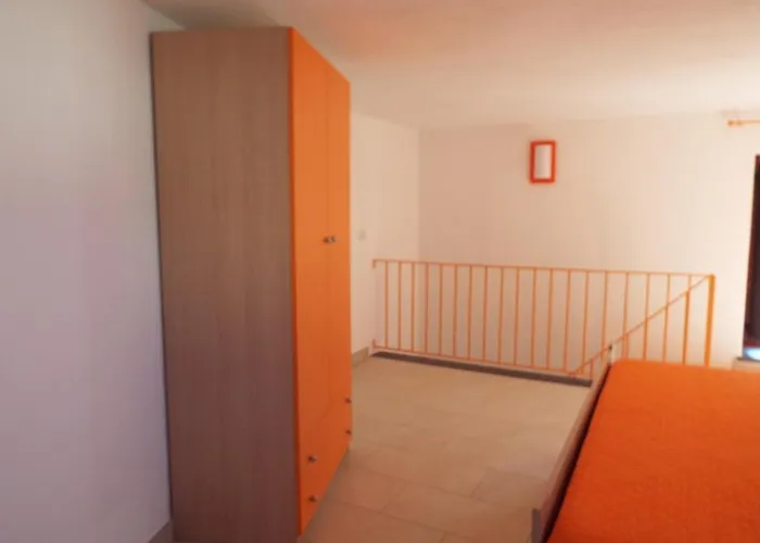 Anfora Arancione דירה *